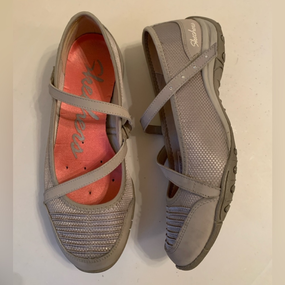 Skecher cream size 7